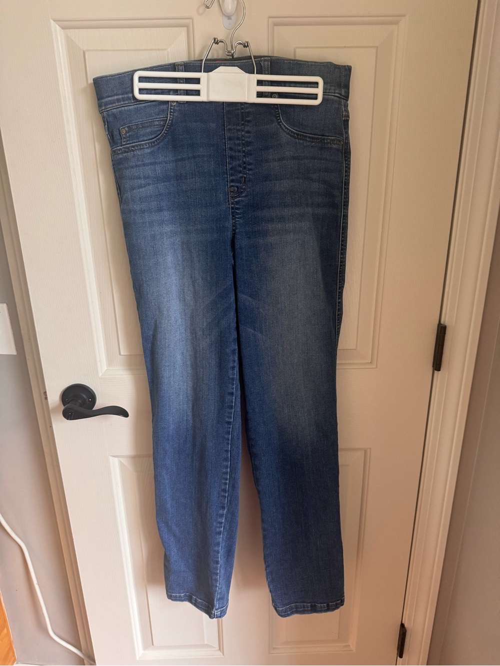 Spanx-Classic Mid-Wash Blue Women’s Jeans-size large